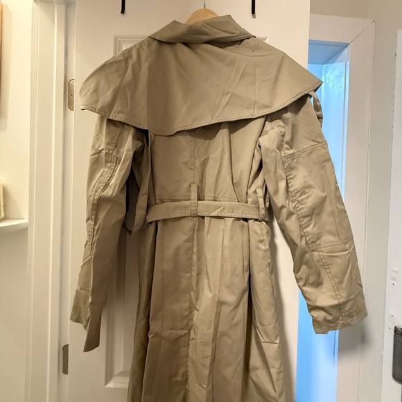 Classic & Chic Tan Trench Coat, NWT, Size 4, Australian - Picture 7 of 7